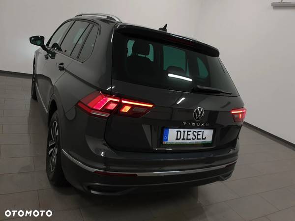 Volkswagen Tiguan - 10