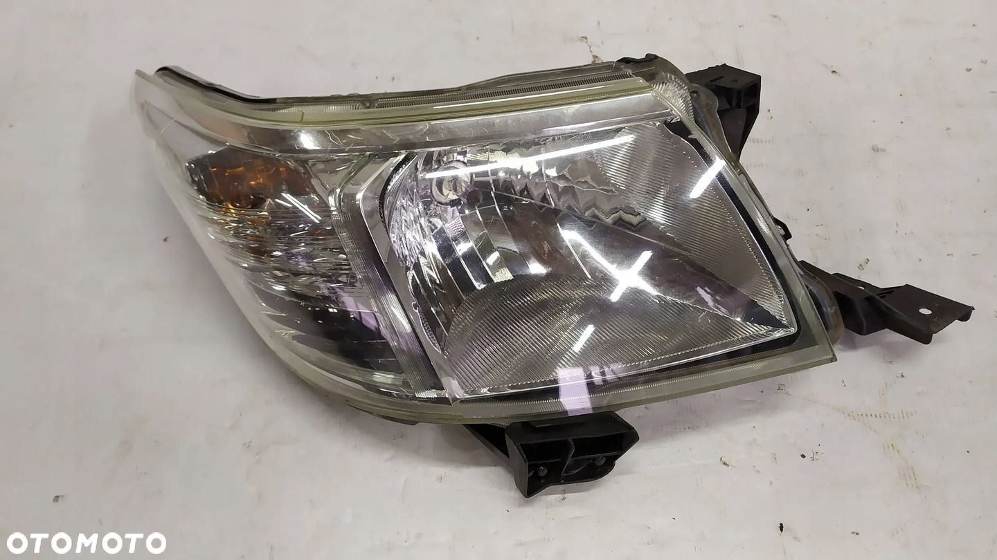 LAMPA PRAWA PRAWY PRZÓD TOYOTA HILUX - 13