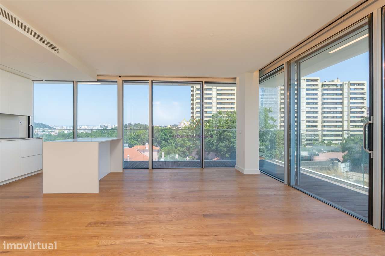 Modernidade e Conforto em Lisboa – T2 com grandes Varandas em Condomín - Grande imagem: 1/48