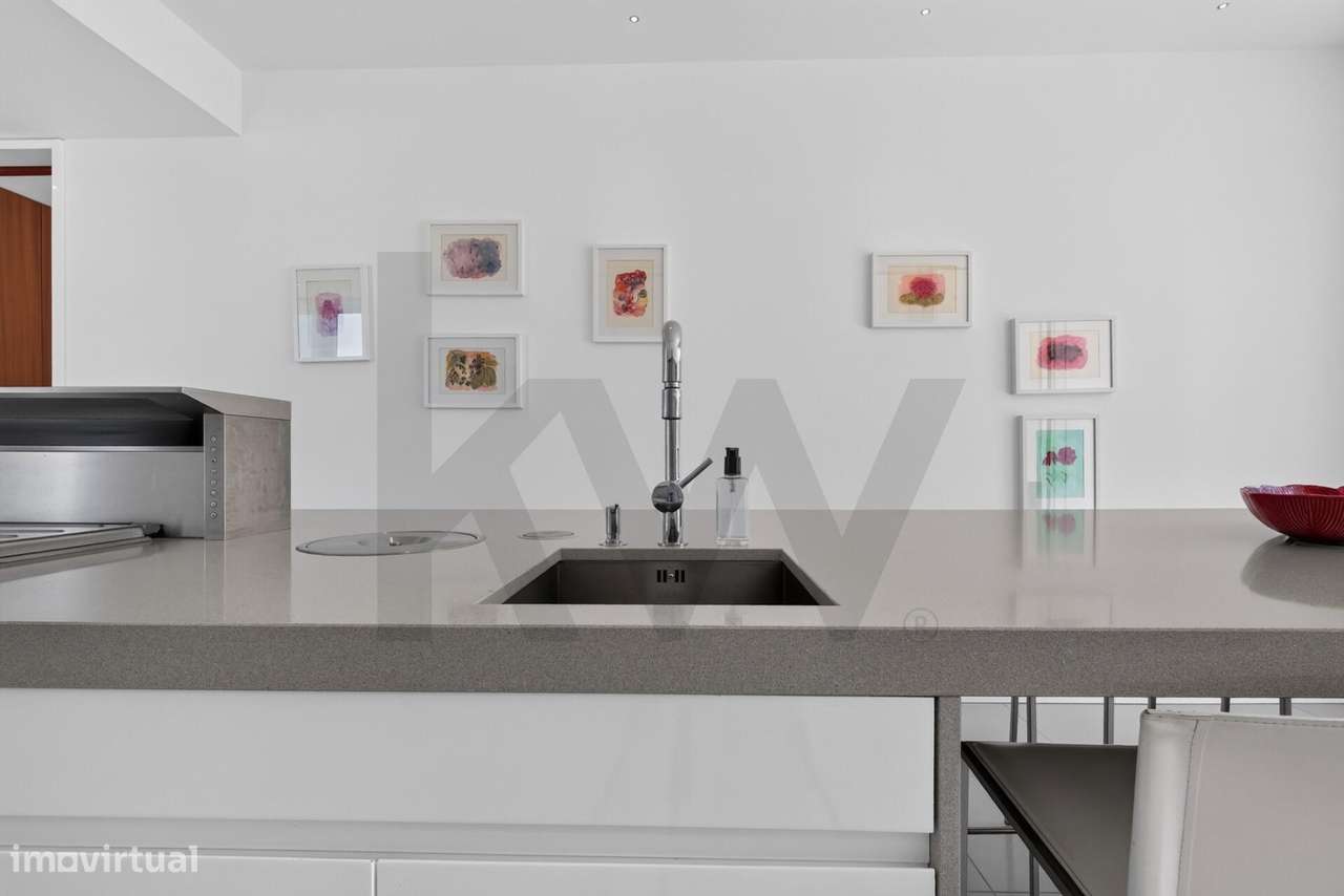 Moradia T5 de Luxo com Piscina e Lote de 2.773 m2-23