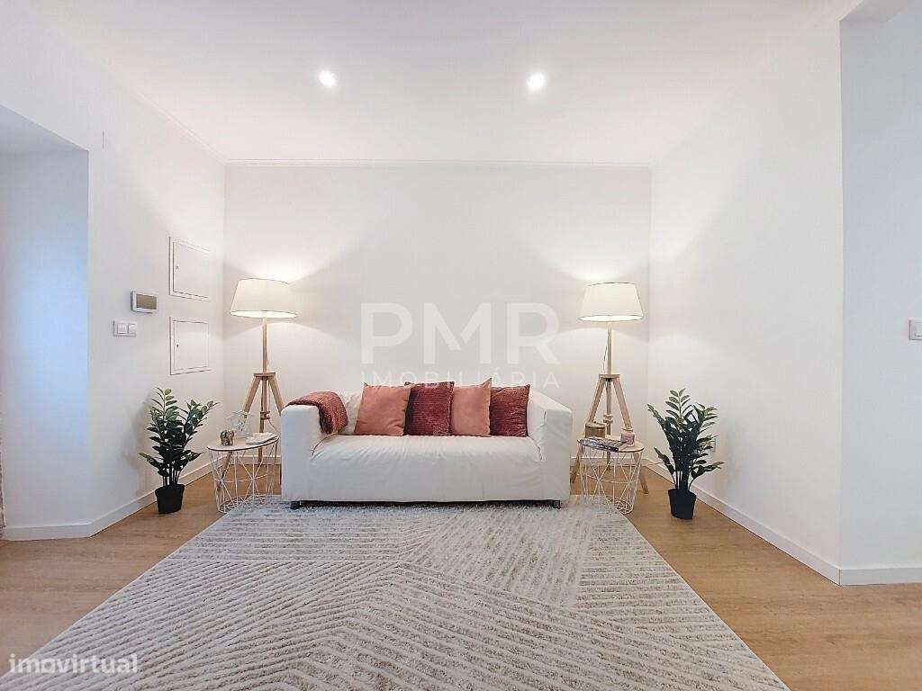 Moradia totalmente renovada com espaço exterior – Vale de Figueira-5