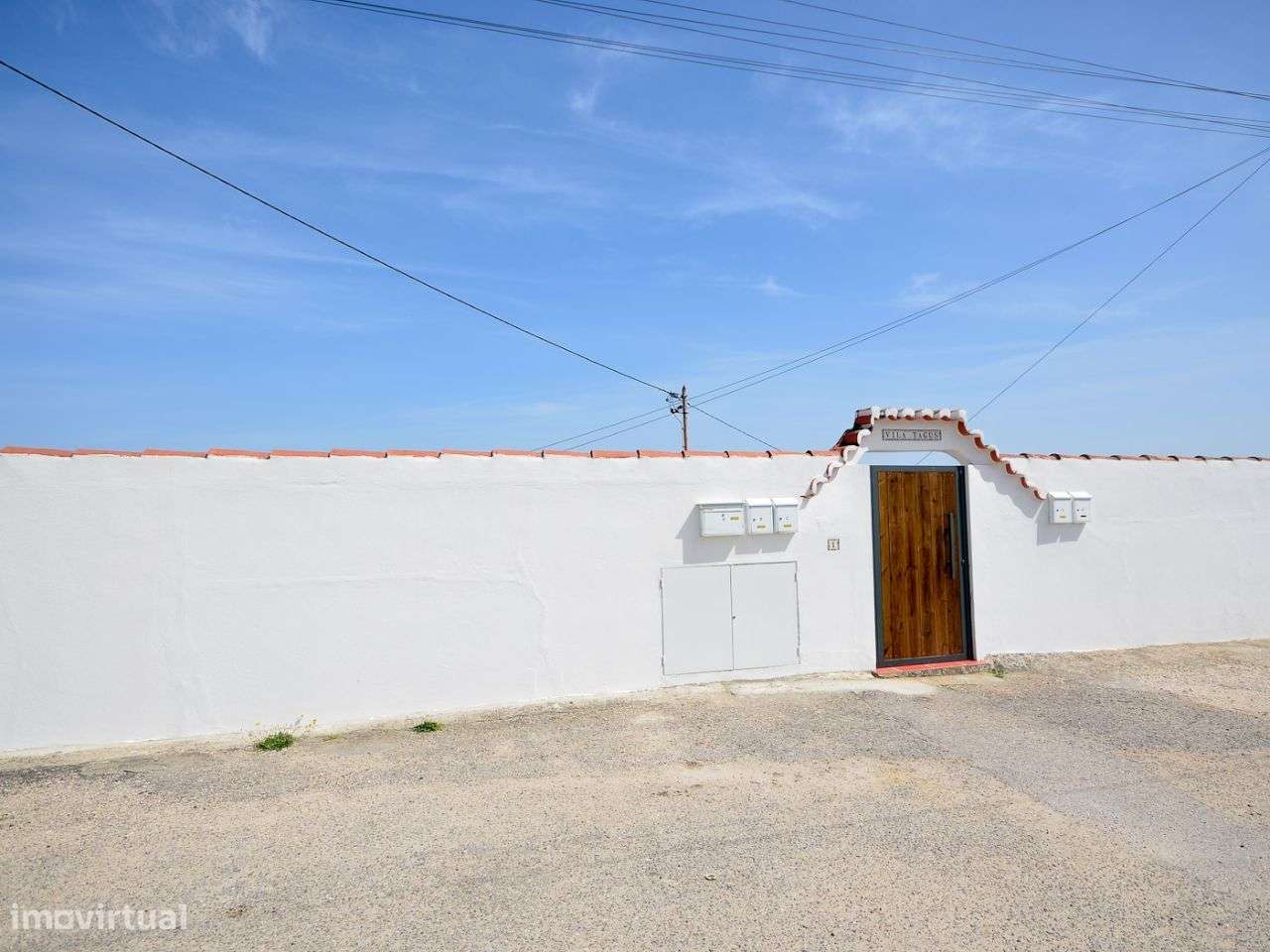 Prédio com 8 habitações - Grande imagem: 3/13