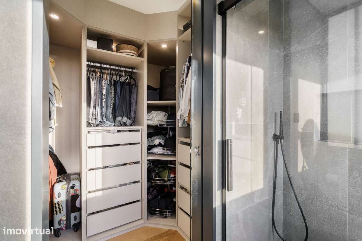 Moradia V3+1 totalmente renovada com vista mar-33