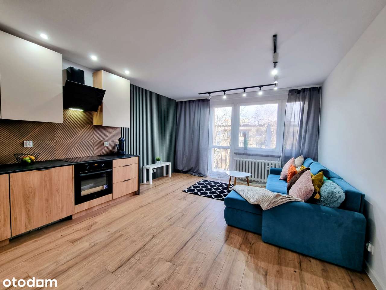 | Rynek | Blok | Winda |Balkon | 3x pokój | NOWE | AGD |-0