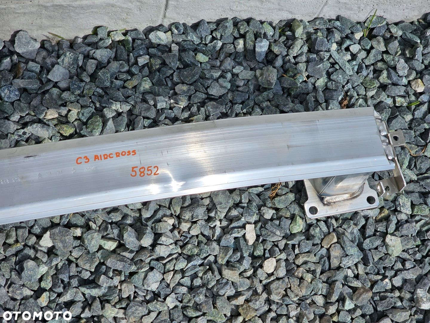 BELKA ZDERZAKA PRZÓD CITROEN C3 AIRCROSS OPEL CROSSLAND 5852 - 7