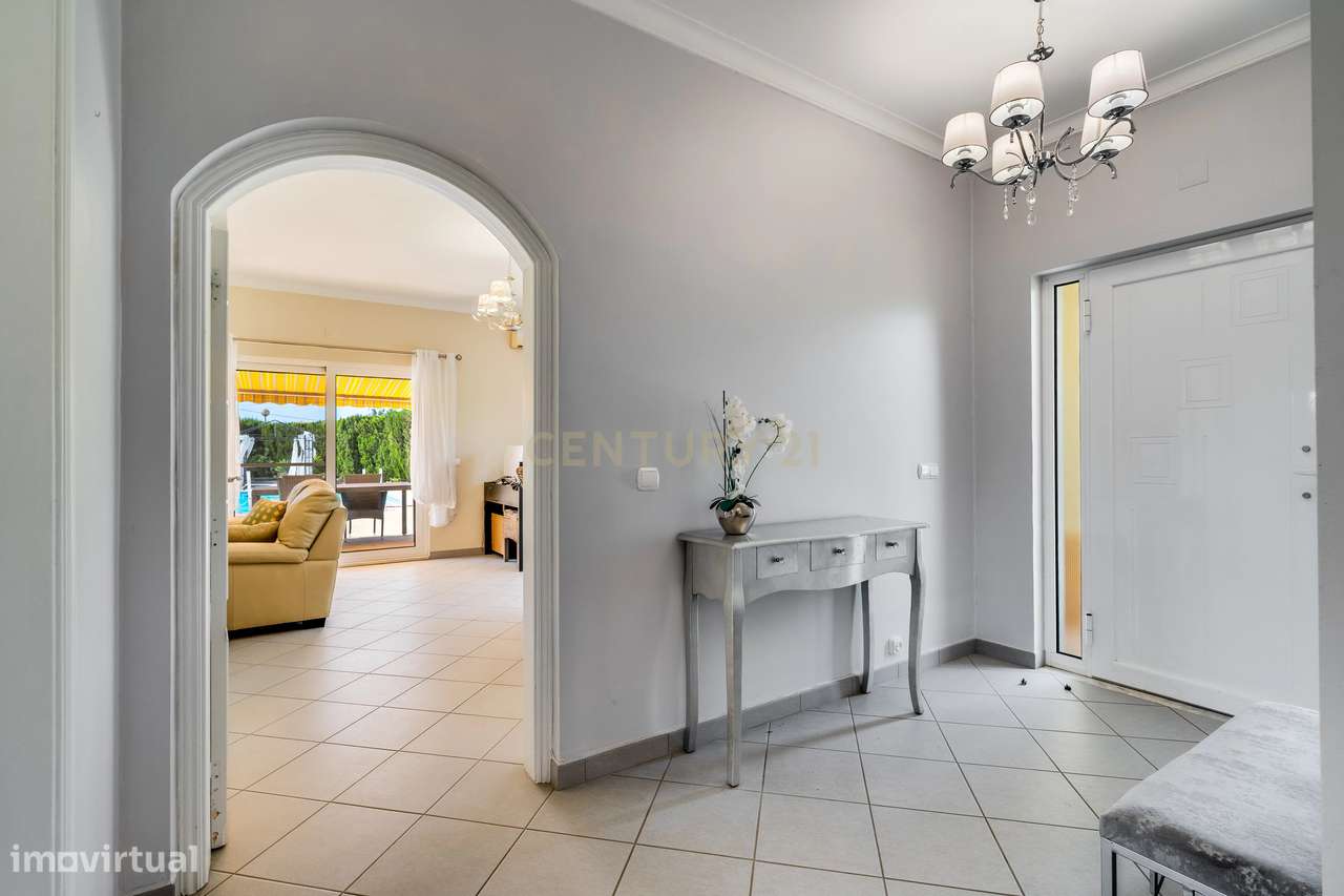 Moradia Independente T3, com Piscina e Amplo Espaço Exterior, em Algoz-14
