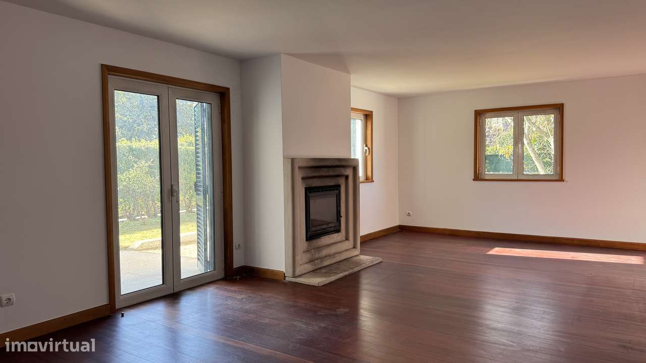 Moradia T4 com piscina à venda em Gemeses-9