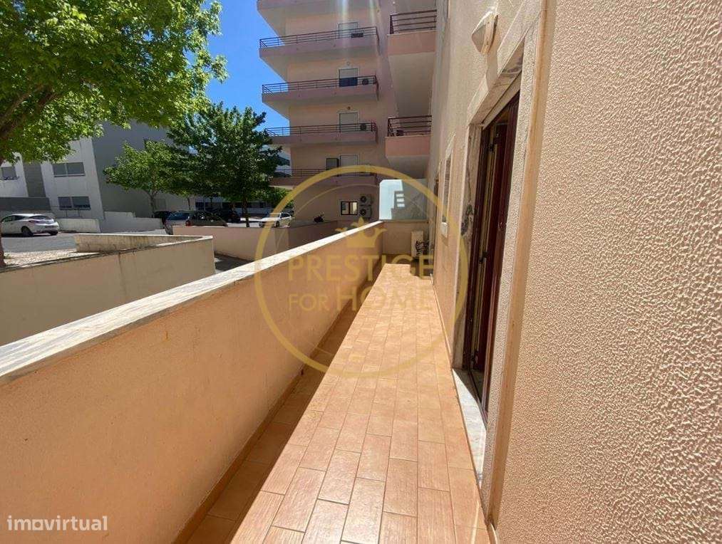 Apartamento T2 com Varanda – Vale de Rãs-15