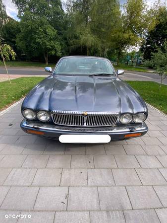 Jaguar Daimler Double Six - 1