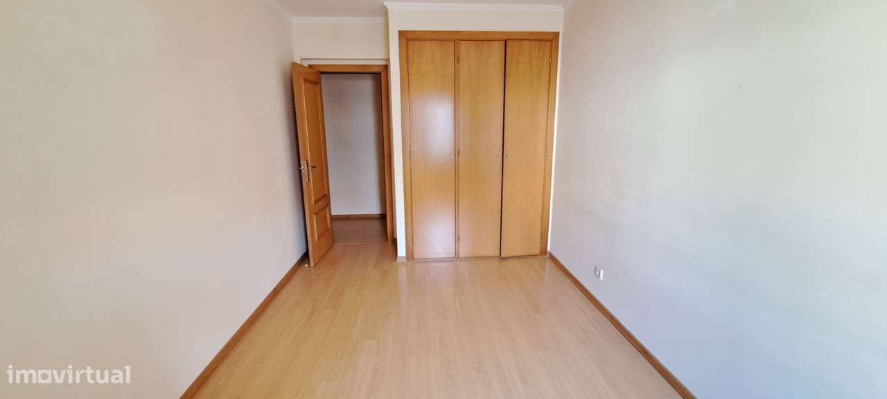 Apartamento T4  152m2 , Lugar estacionamento junto á praia  Alcochete.-12