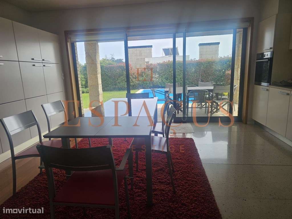 Moradia V4 com Vista Mar - Um Refúgio de Conforto e Elegância-15