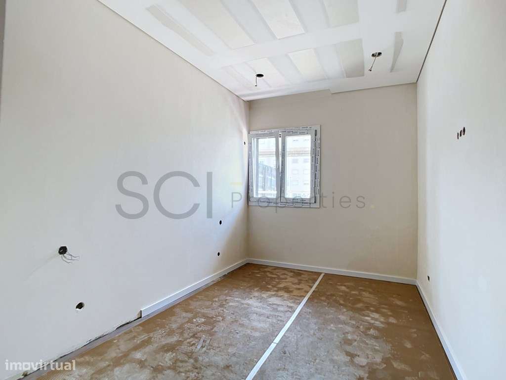 Extraordinário Apartamento T3+1 com amplas áreas em Coina-23
