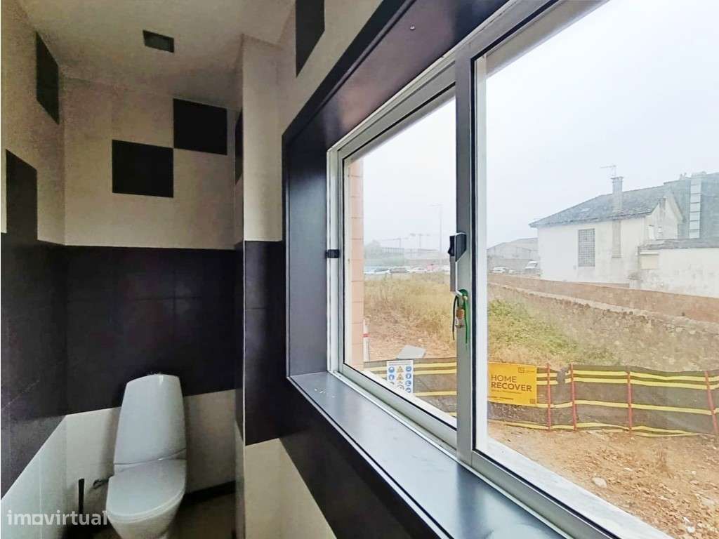 Loja com 145 m² | Excelente Localização junto ao Metro-9
