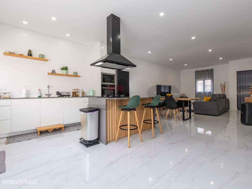 Moradia V2 Remodelada com Entrada Lateral - Fajã de Baixo, Ponta De... - Grande imagem: 2/30