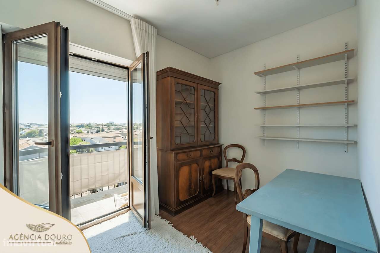 Apartamento T4 com varandas, em Aldoar, Porto-17