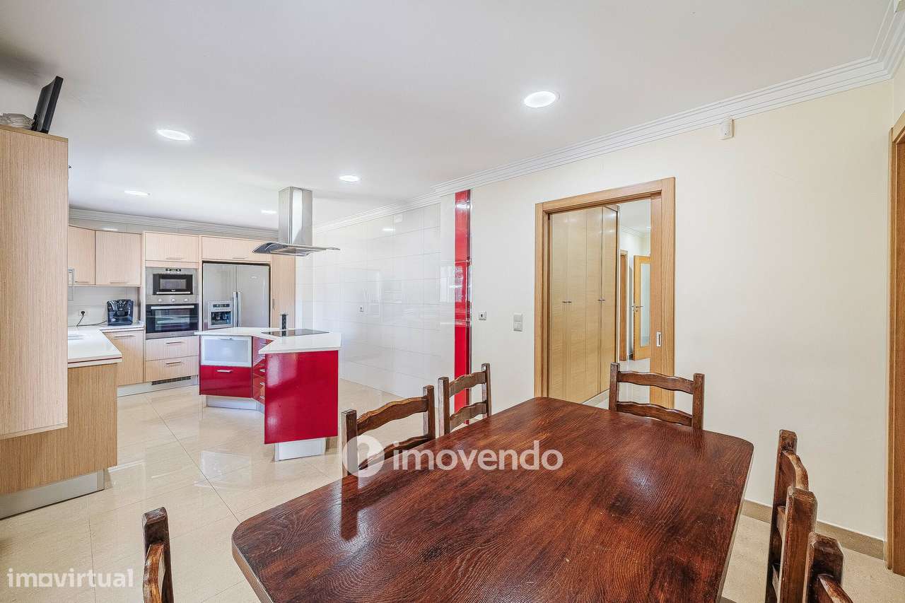 Moradia T4, com condomínio com piscina, em Almargem do Bispo-21