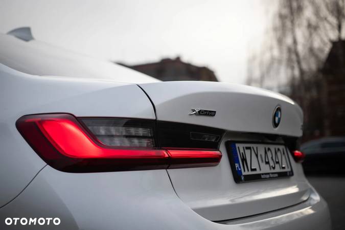 BMW Seria 3 330i xDrive Sport Line - 15