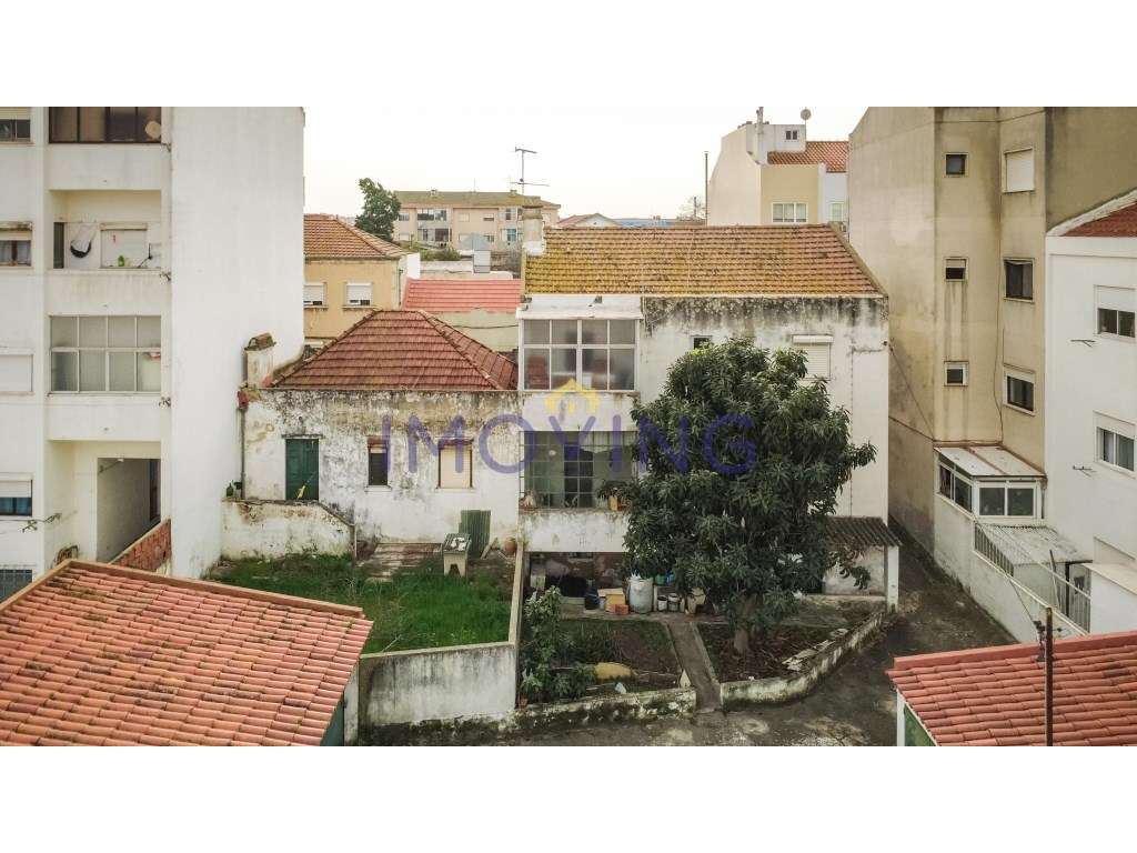 Prédio, moradia e garagens para Investimento-44