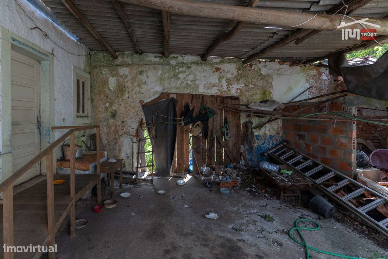 Moradia T3 para reconstrução em Crespos, S. Mamede-6
