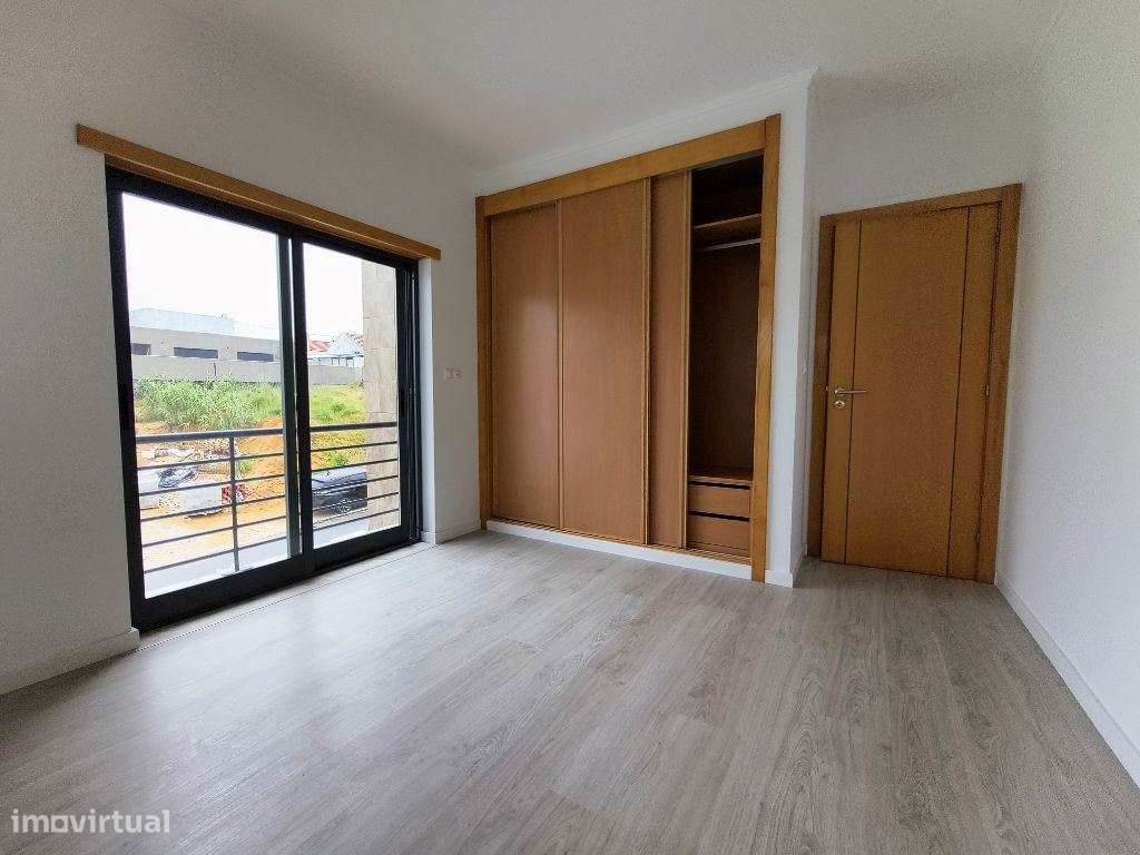 Moradia T5 Moderna no Feijó com 296 m² e Garagem de 100 m²  Confort...-16