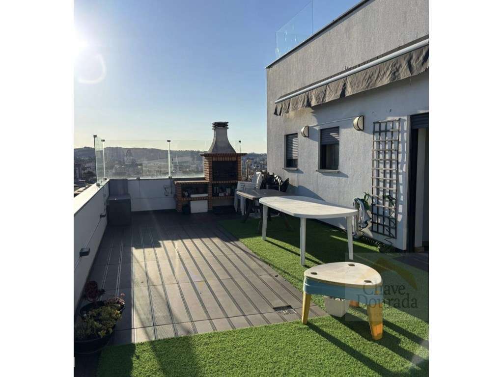 Grande T5 Duplex + terraço + garagem-2