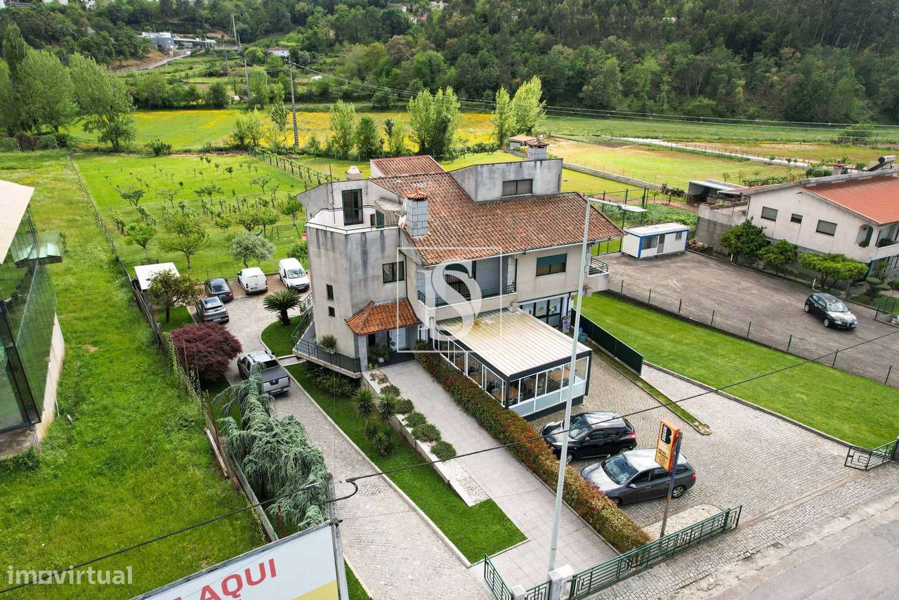 Moradia Individual com Espaço Comercial e Terreno de 4000m2 - Grande imagem: 4/27