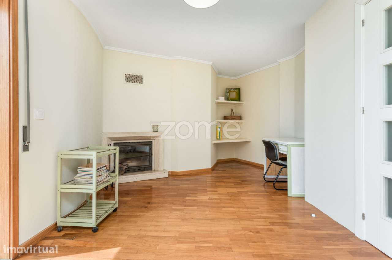 T3 / T4 Duplex com Terraços em Condomínio com Piscina – Francelos-11