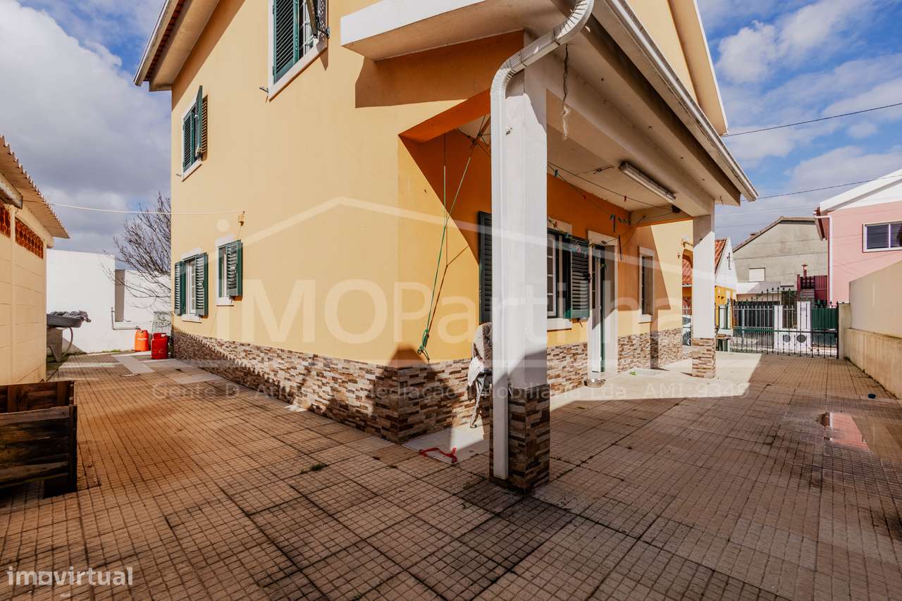 Moradia T5 Isolada com Potencial | 197 m² | São Domingos Rana-7