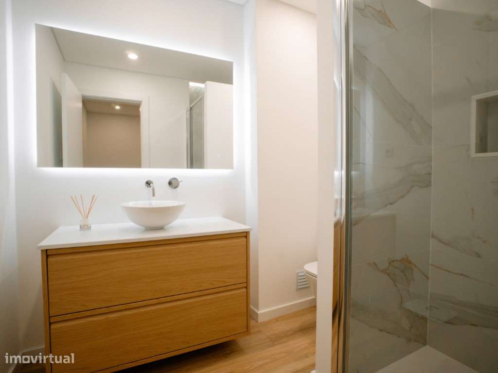 Apartamento T2 totalmente remodelado Baixa da Banheira-17