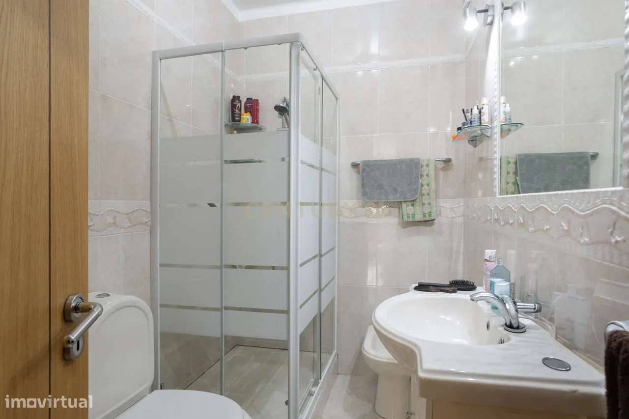 Moradia T3 com piscina e amplo espaço exterior-27