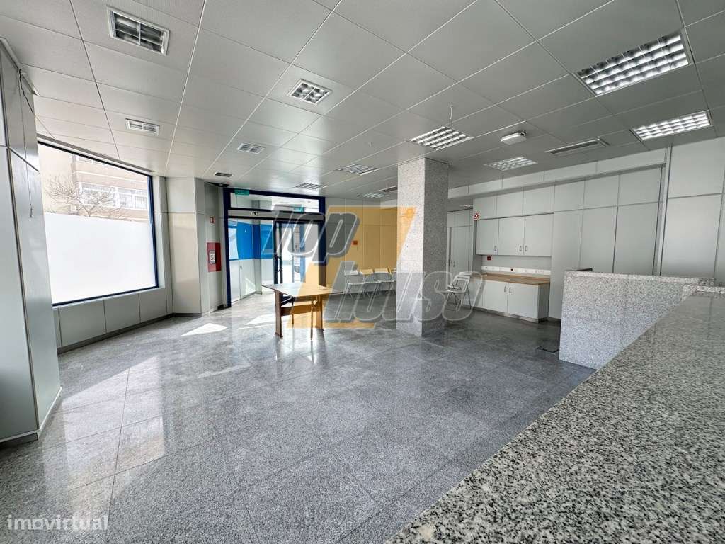 Loja com 127m2 - Costa de Caparica-0