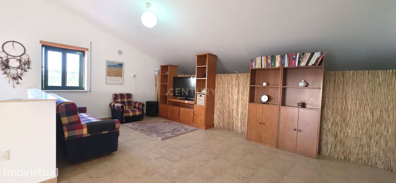 Moradia T2 com aproveitamento de sótão, anexo T0 e excelente localizaç-22