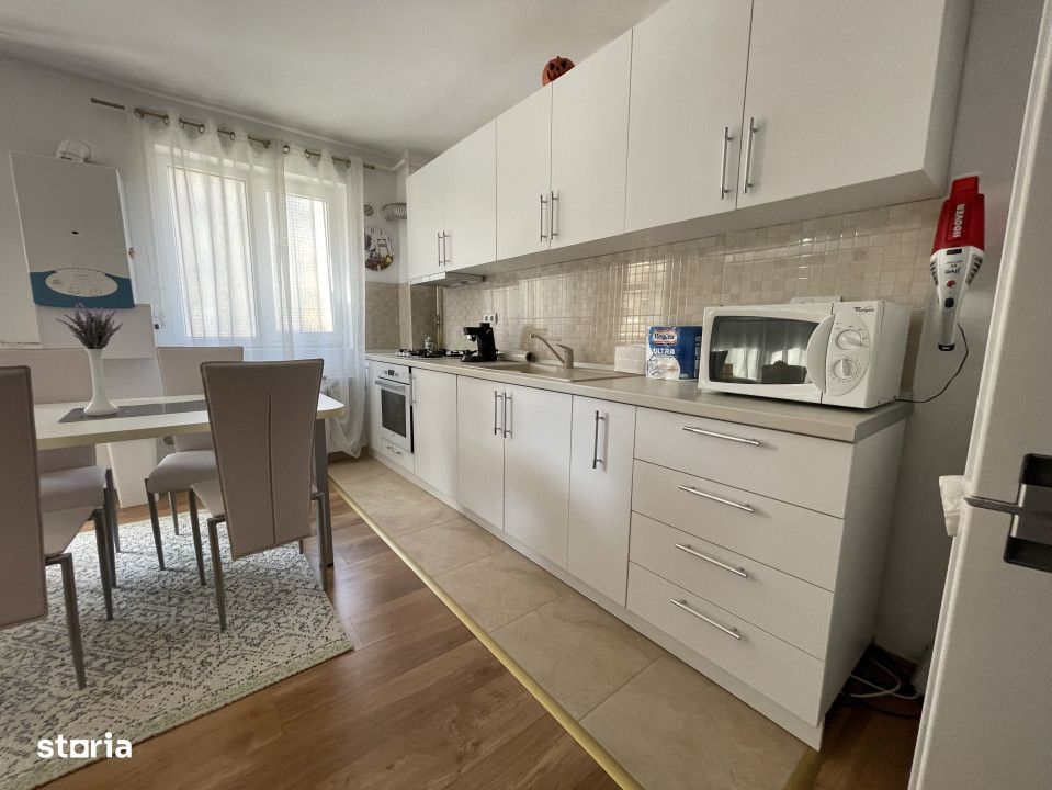 Apartament de 4 camere, 74mp, 2 parcari, 2 balcoane, zona Ducfarm