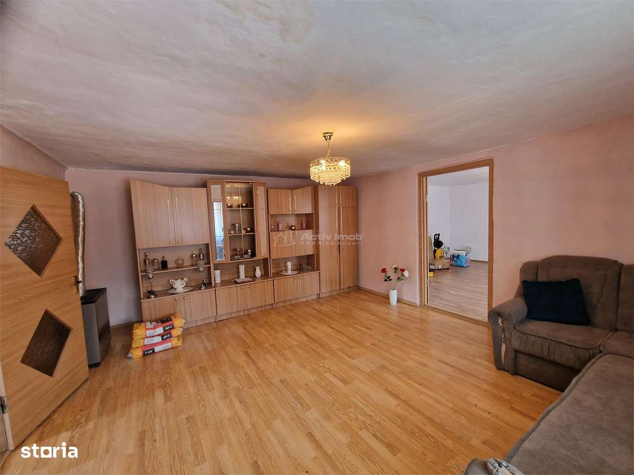 Resita Apt.Etj.1 Curte Comuna - Imagine principală: 4/11