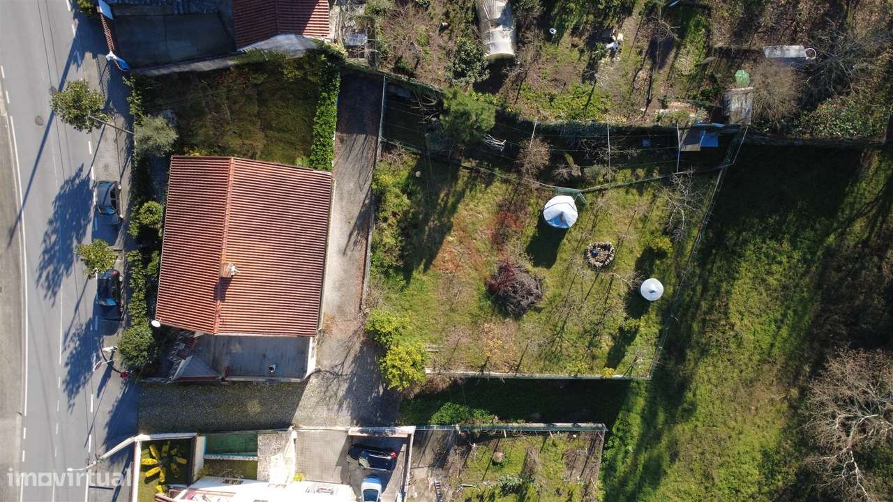 Moradia T4 com três Pisos | com Garagem, Arrumos, Churrasqueira, 4 Qua - Grande imagem: 4/26