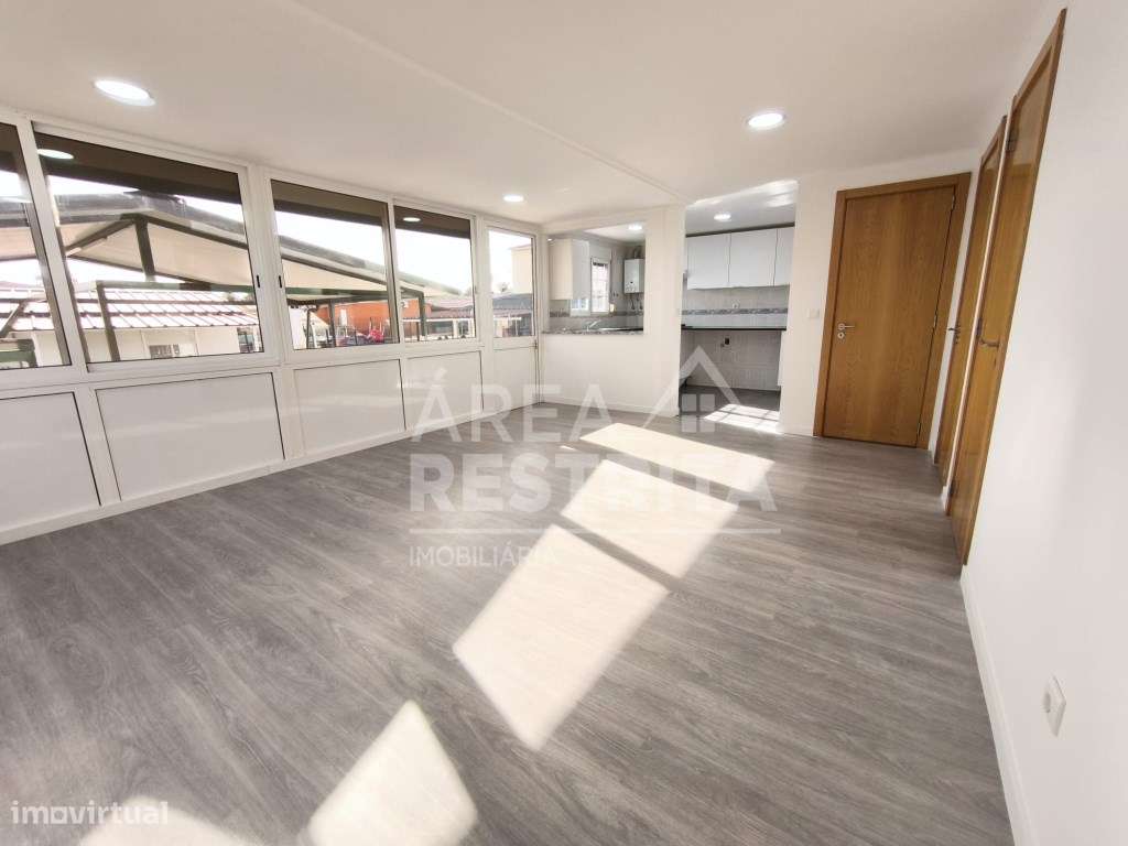 Moradia T2 de gaveto no Parque Verde em Fernão Ferro - Grande imagem: 4/24