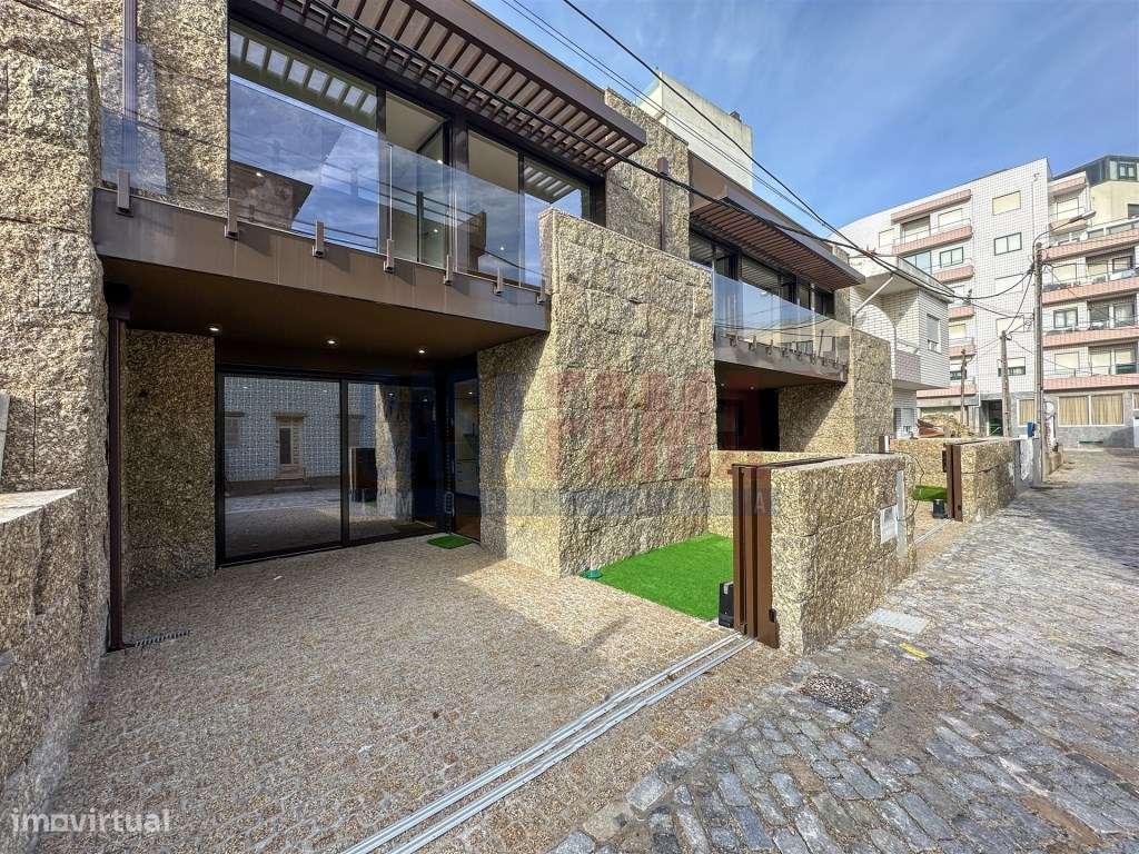 Moradia V3 localizada na 2ª linha do mar em Aver-o-Mar. - Grande imagem: 2/40