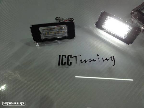 Suporte de lâmpada de matricula com led branco para Mini R56 / R57 / R58 / R59 - 17