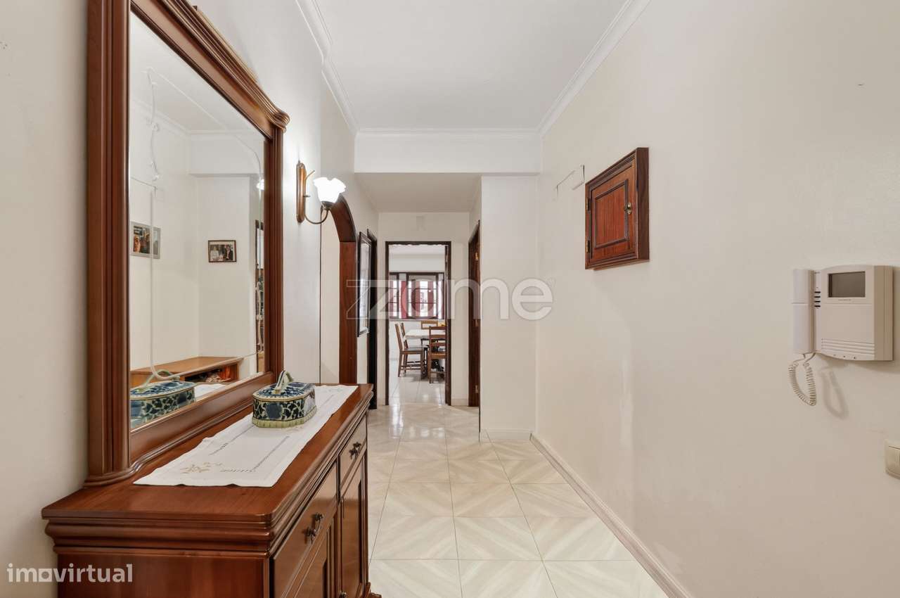 Apartamento T3 com Estacionamento e Arrecadação – Odivelas-13