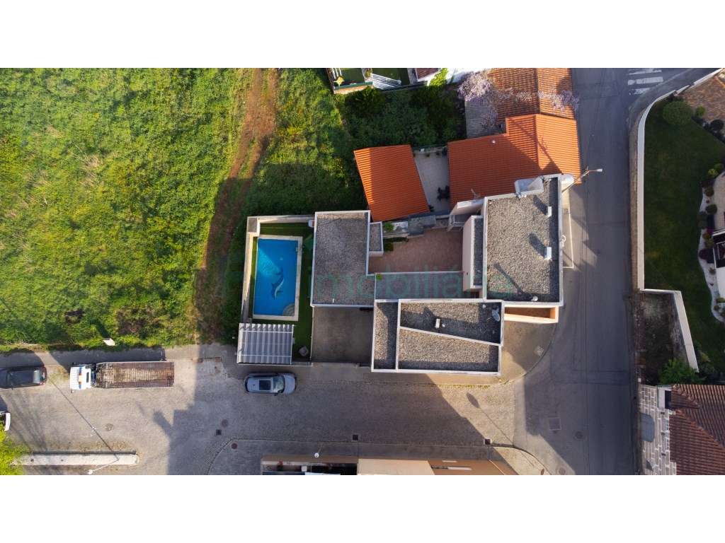 Moradia T3 em Fermentões com Piscina e Zona de Churrasqueira-52