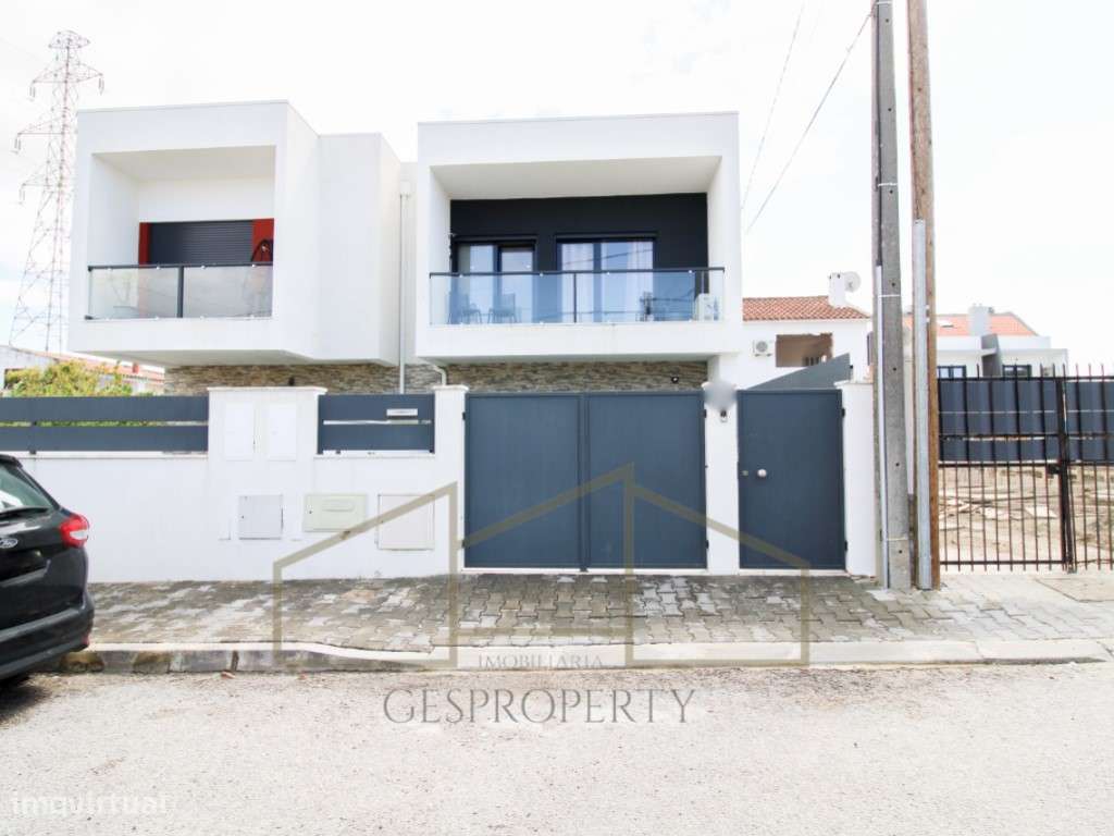 Moradia T3 nos Redondos, em Fernão Ferro-52