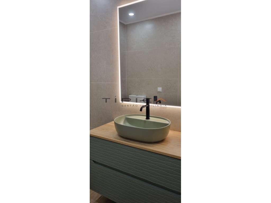 Amadora-Venteira T2+1 totalmente remodelado, atualmente ainda em fa...-13