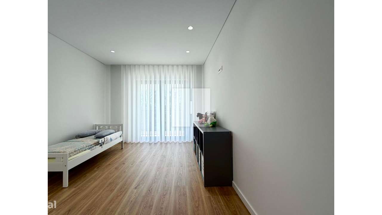 Moradia T4 Nova e Completa-41