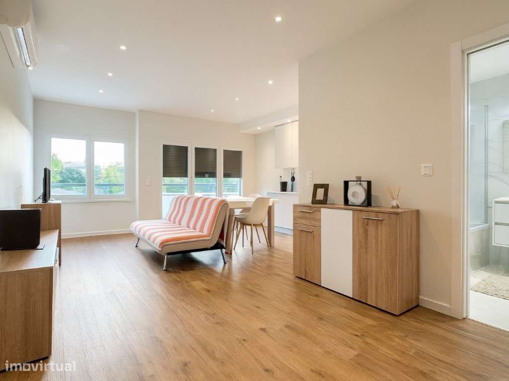 Apartamento T2 Moderno com Varanda e Excelente Luminosidade no Montijo-2