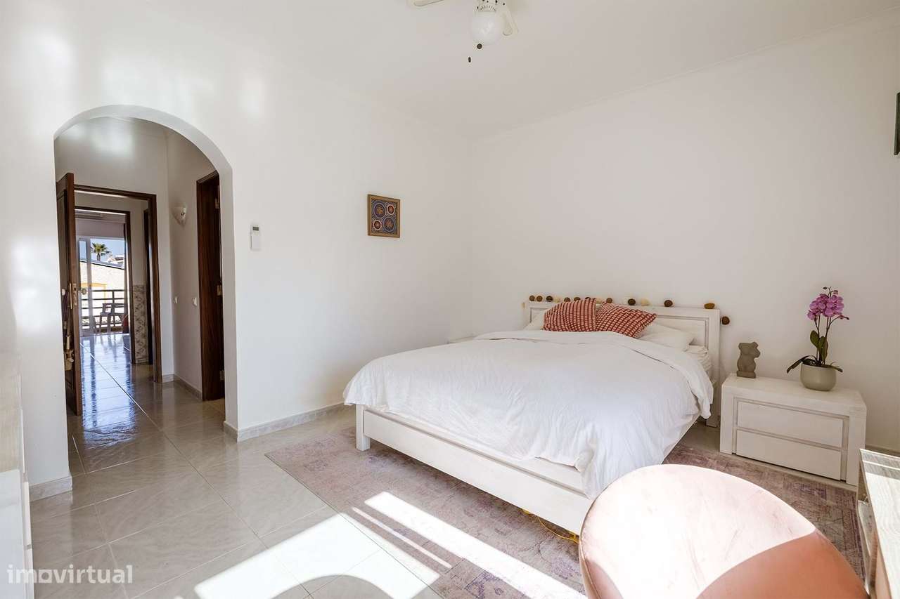 ESPAÇOSO E LUMINOSO APARTAMENTO T2 PARA VENDA PERTO DA PRAIA DA DONA A-22