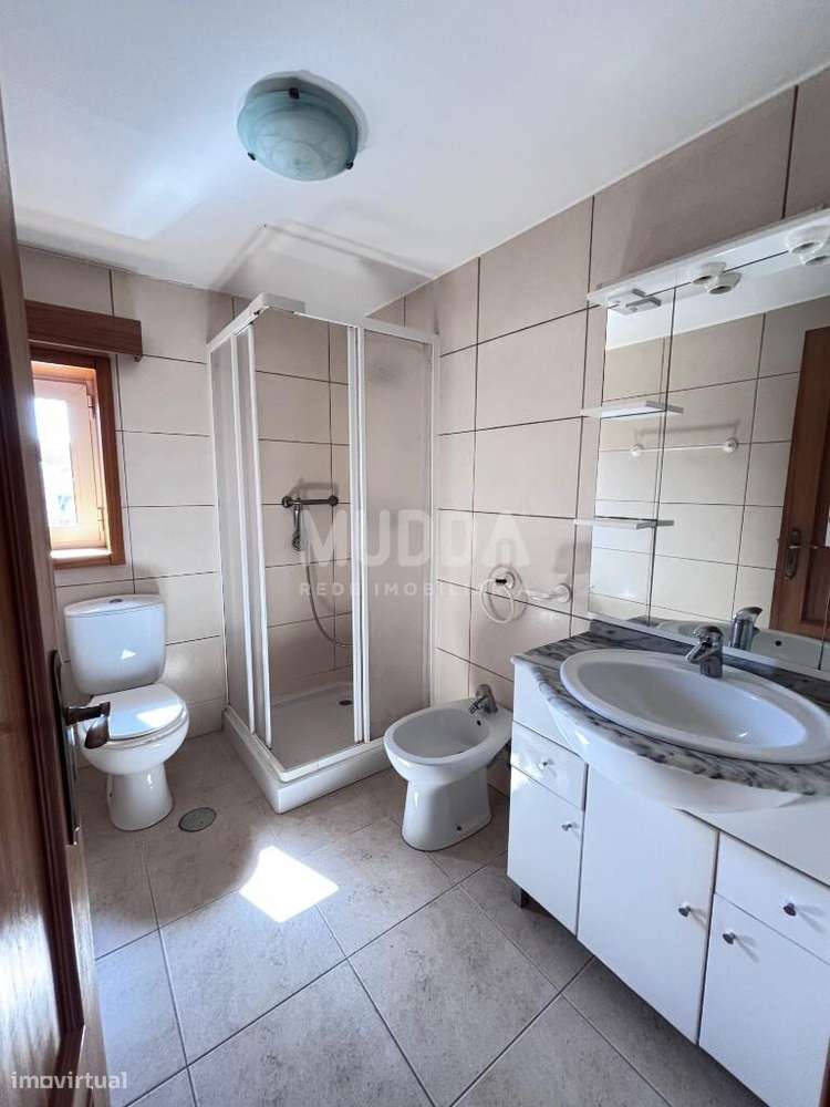 Moradia de 2 Pisos – Excelente Oportunidade em Romariz, Santa Maria da-11