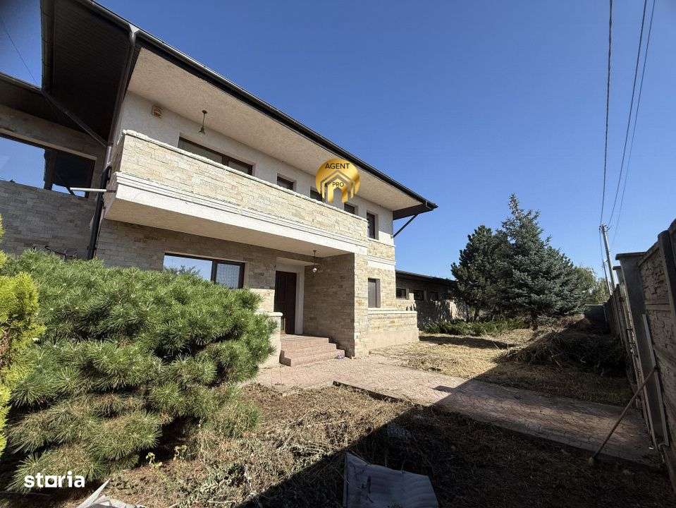 Vila spectaculoasa cu 2.000 mp curte verde, piscina si 800 mp utili - Imagine principală: 3/15