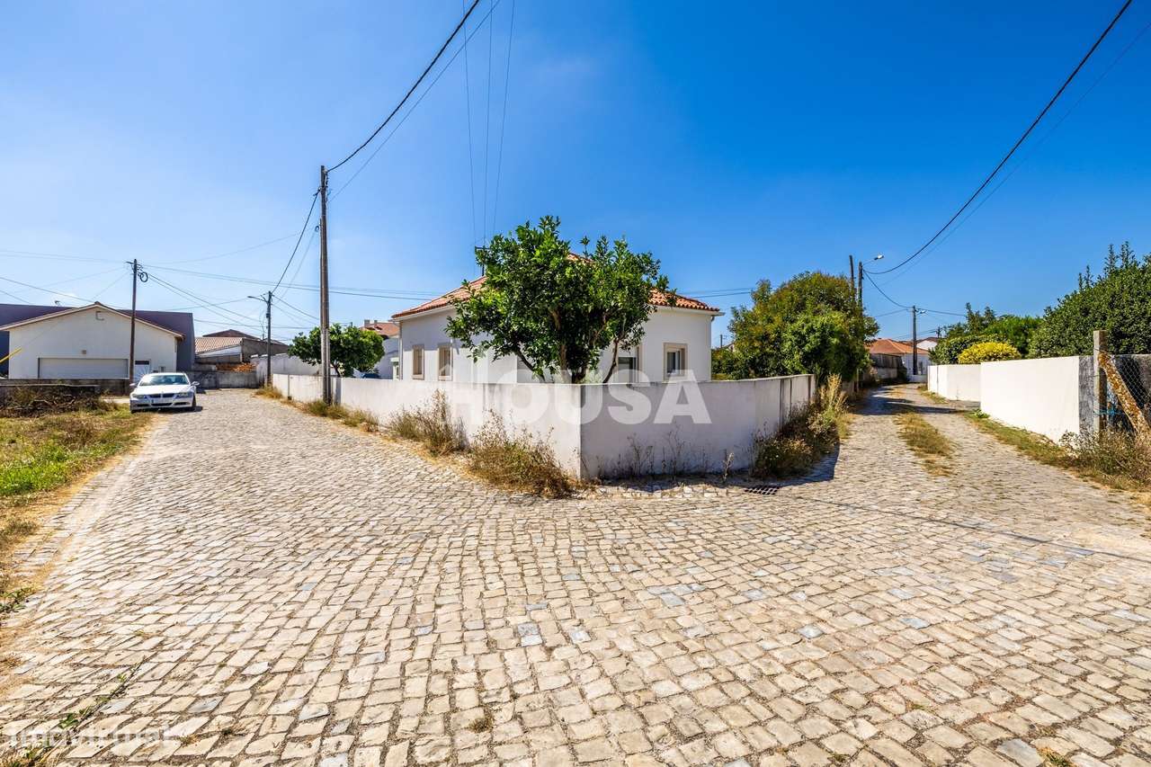 Moradia T4 térrea totalmente renovada na Gândara dos Olivais-40