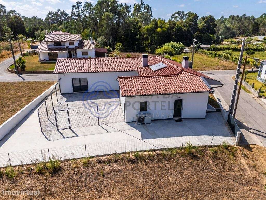 Moradia T3 com garagem e pátio em Bidoeira de Cima - Grande imagem: 4/59