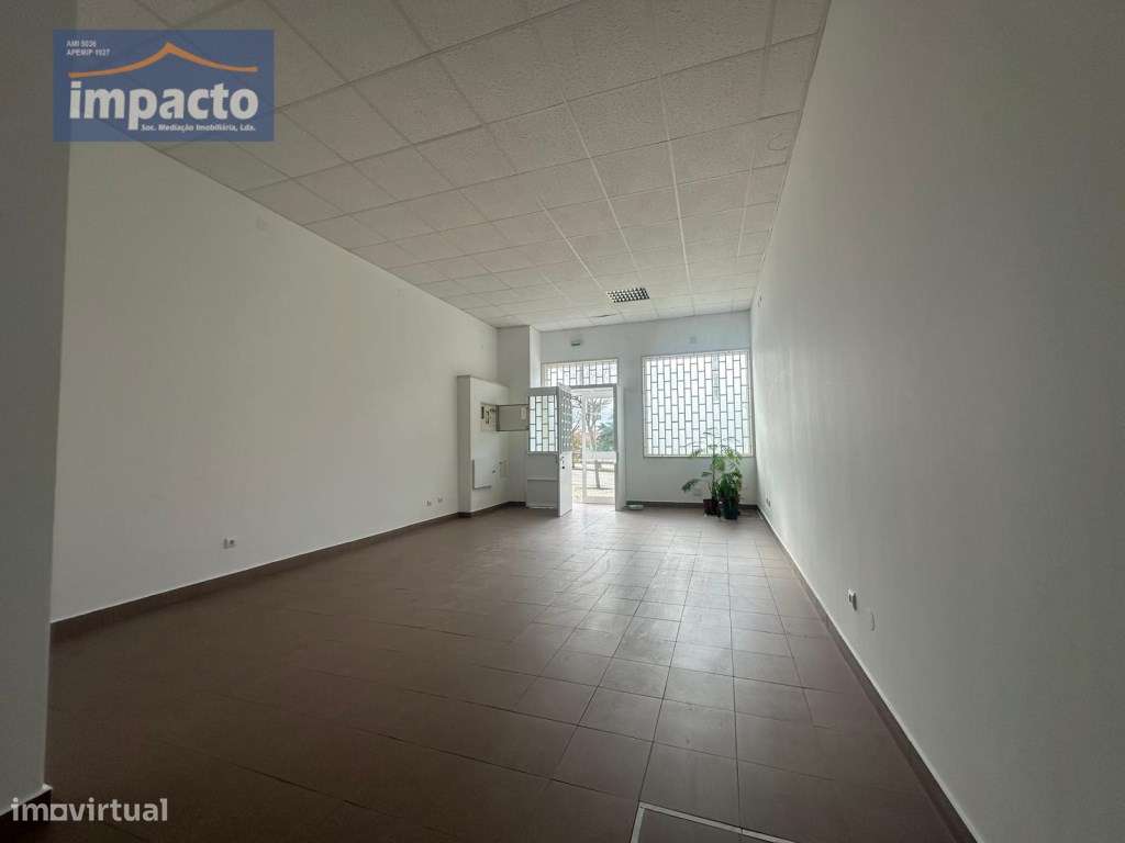 LOJA Sobral Monte Agraço, 55 m2 e arrumos 38 m2, Montra, inst sanit...-5